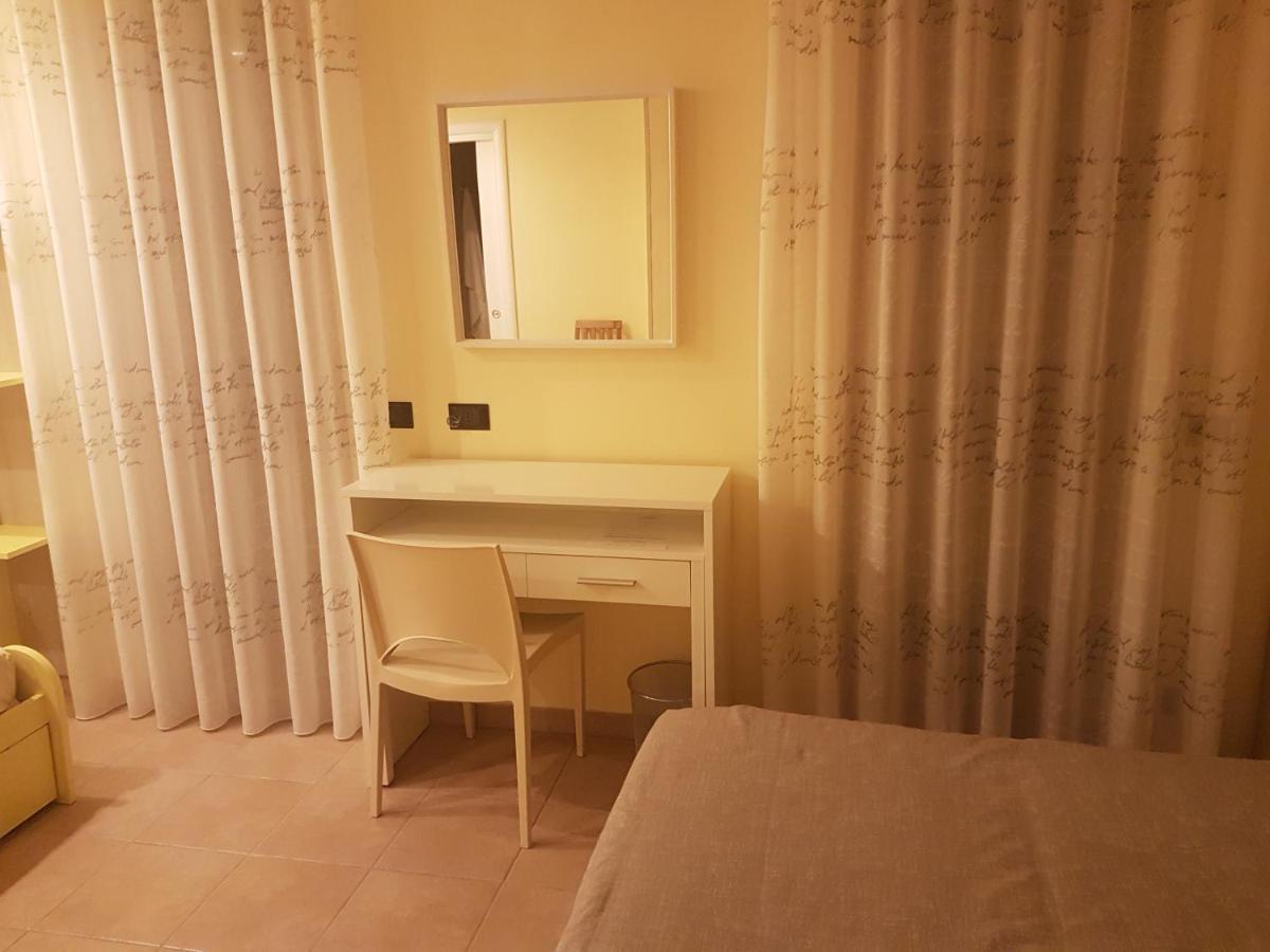 B&B Mary Grace Rossano Stazione Eksteriør bilde