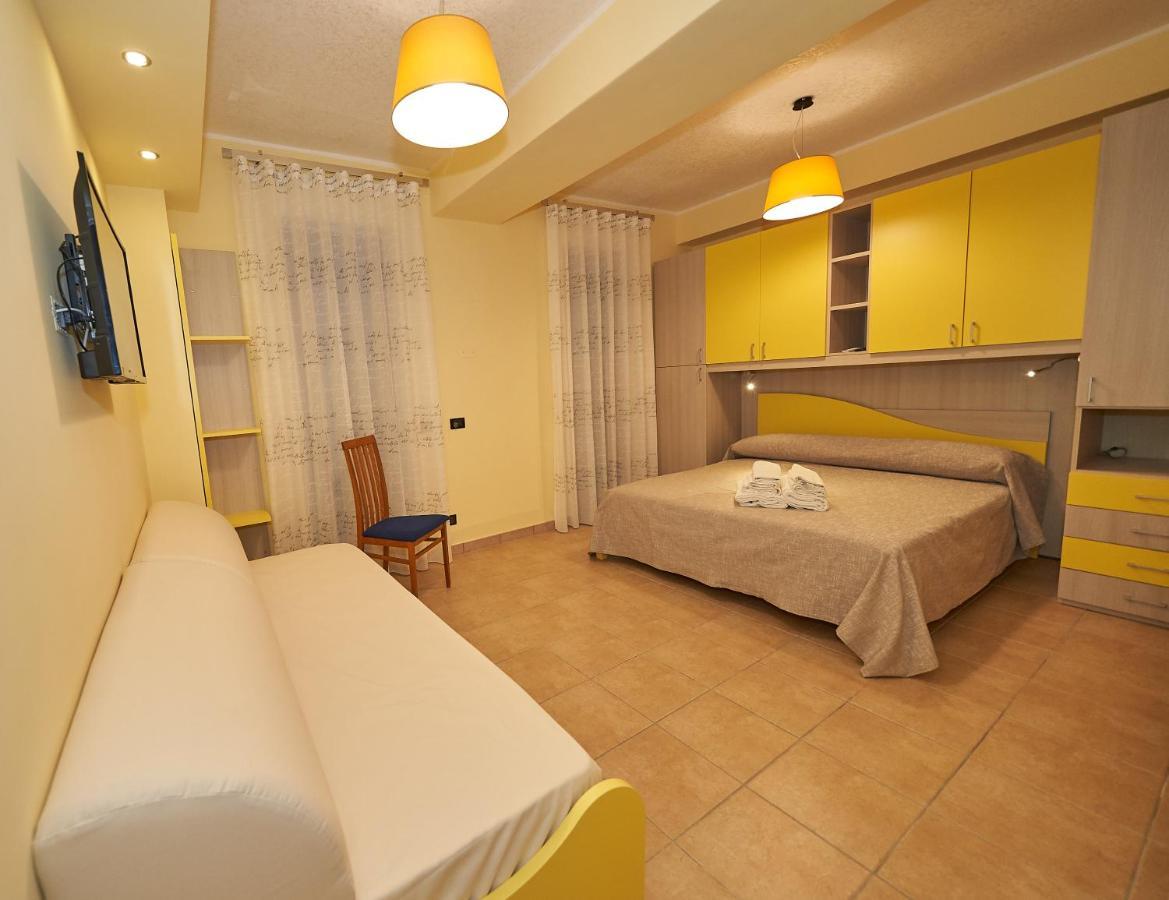 B&B Mary Grace Rossano Stazione Eksteriør bilde